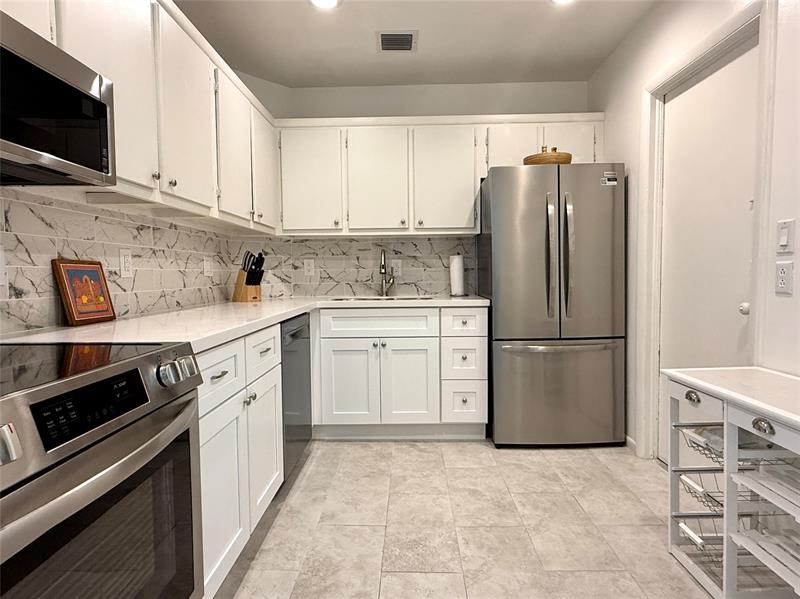 Image 2 of 27 For 669 Oakland Park Blvd  220b