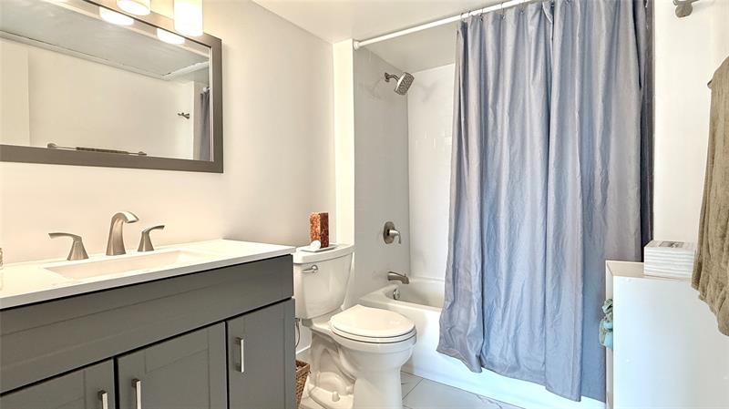 Image 20 of 27 For 669 Oakland Park Blvd  220b