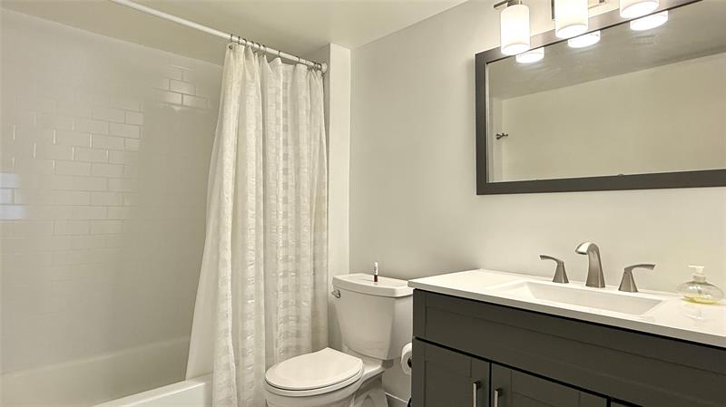 Image 22 of 27 For 669 Oakland Park Blvd  220b