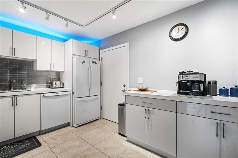 Image 11 of 32 For 4750 22nd Ct  208