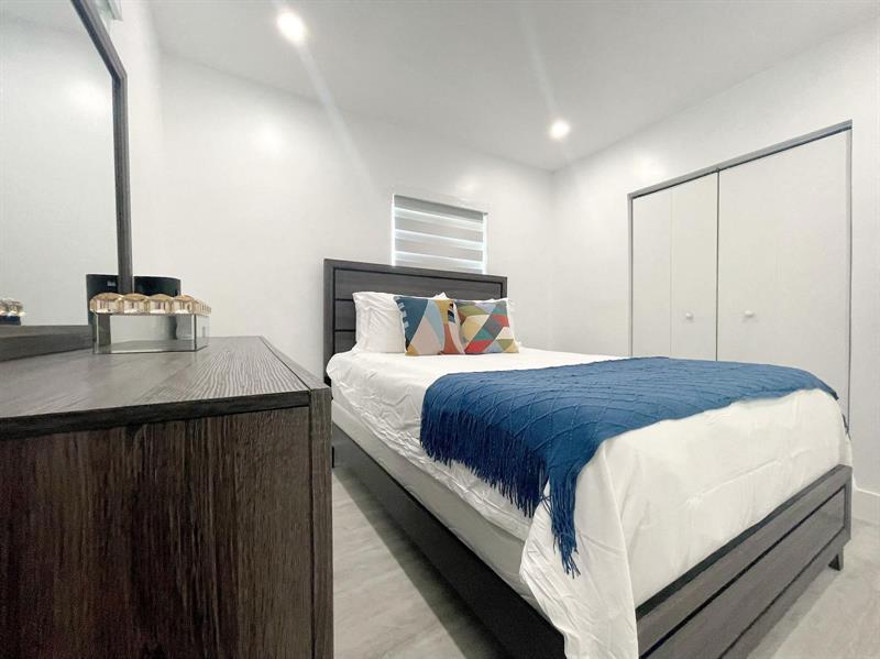 Image 10 of 10 For 355 187th St