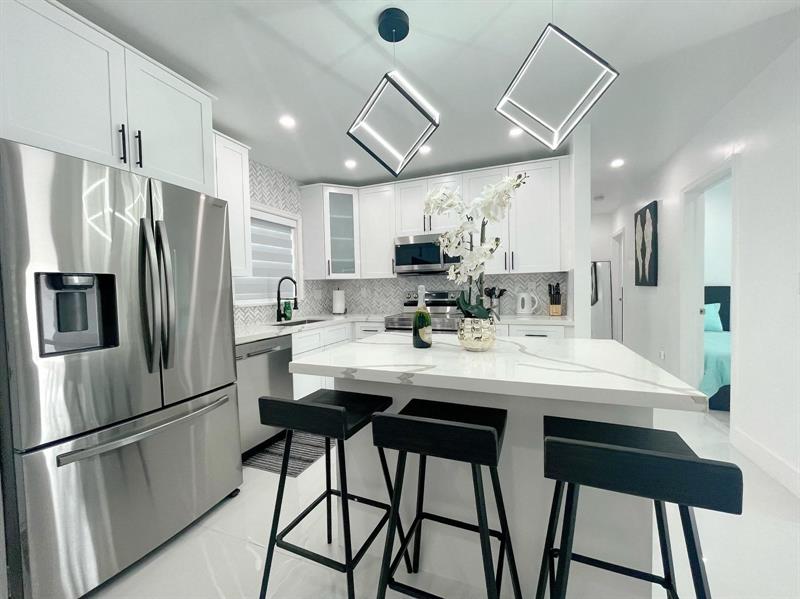 Image 3 of 10 For 355 187th St