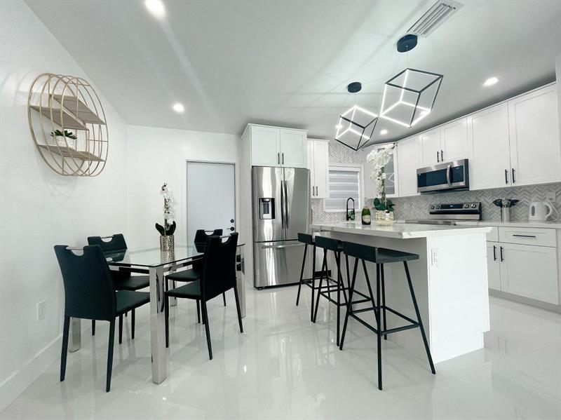 Image 4 of 10 For 355 187th St