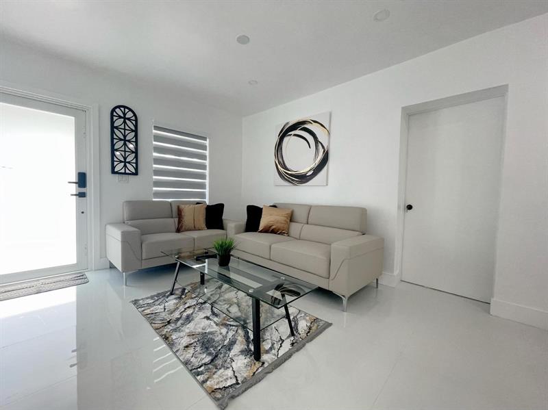 Image 5 of 10 For 355 187th St