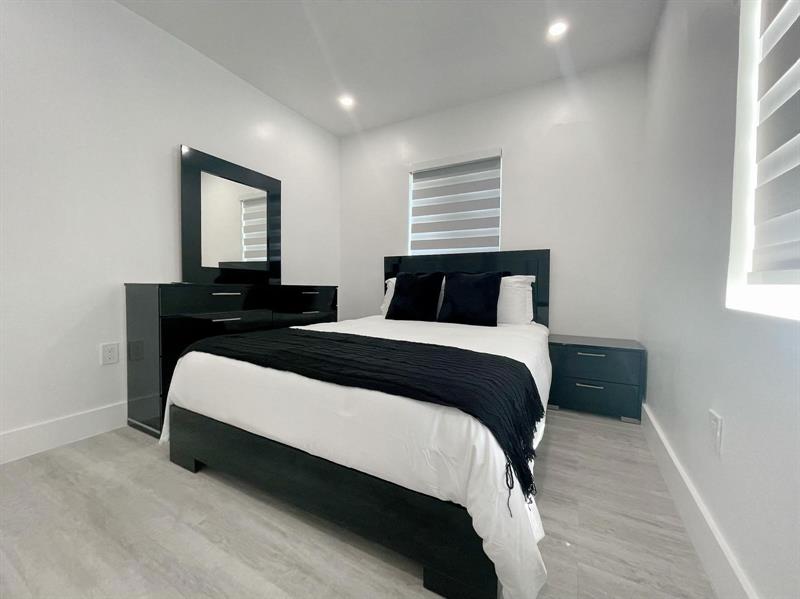 Image 8 of 10 For 355 187th St