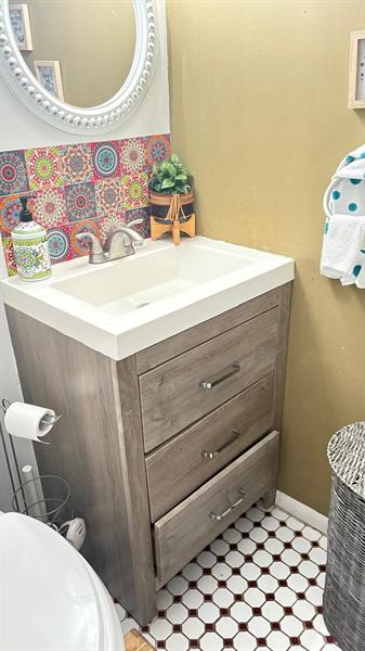 Image 16 of 19 For 118 Royal Park Dr  1f