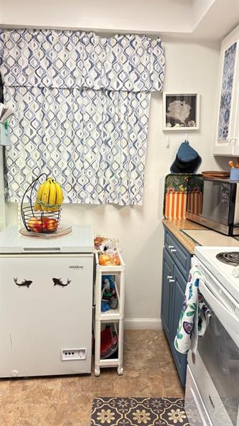 Image 17 of 19 For 118 Royal Park Dr  1f