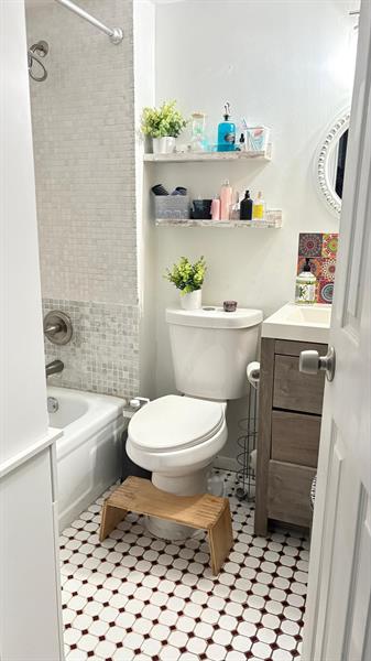 Image 18 of 19 For 118 Royal Park Dr  1f