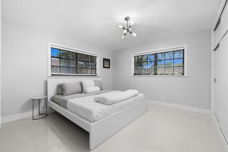 Image 11 of 32 For 5613 Madison St