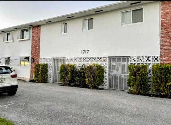 Image 2 of 20 For 1717 Rodman St  18