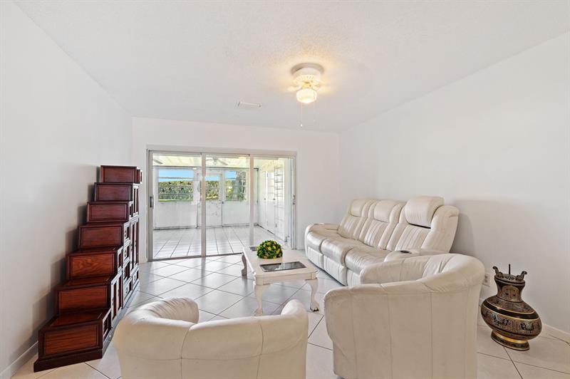 Image 8 of 36 For 1271 18th Ave  1