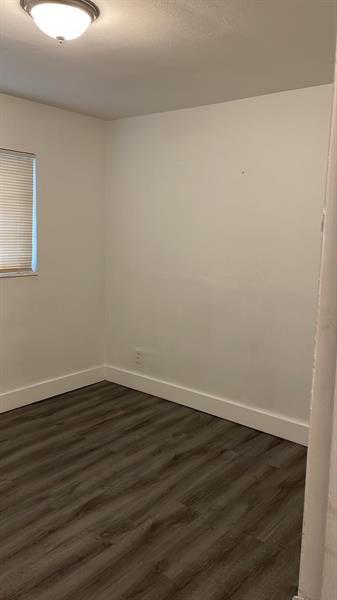 Image 16 of 72 For 1011 195th St