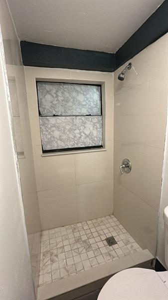 Image 30 of 72 For 1011 195th St