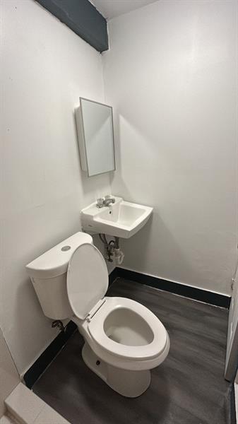 Image 37 of 72 For 1011 195th St