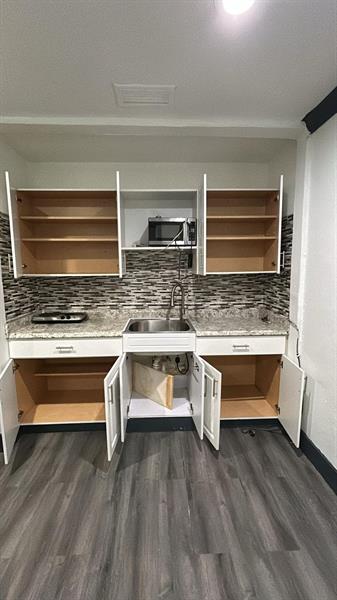 Image 47 of 72 For 1011 195th St