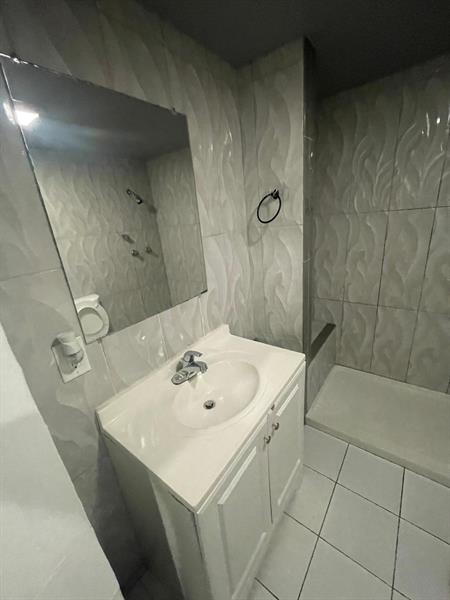 Image 52 of 72 For 1011 195th St