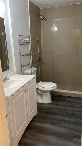 Image 9 of 72 For 1011 195th St