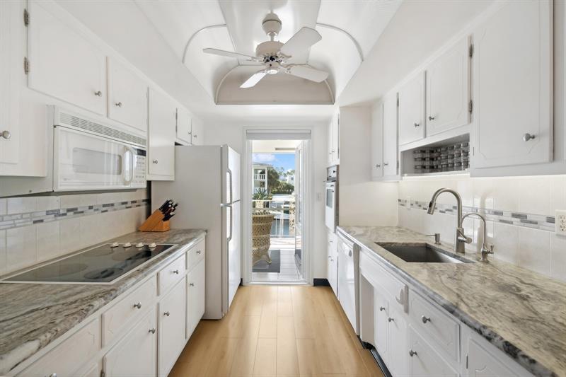 Image 13 of 31 For 2864 33rd Ct  202