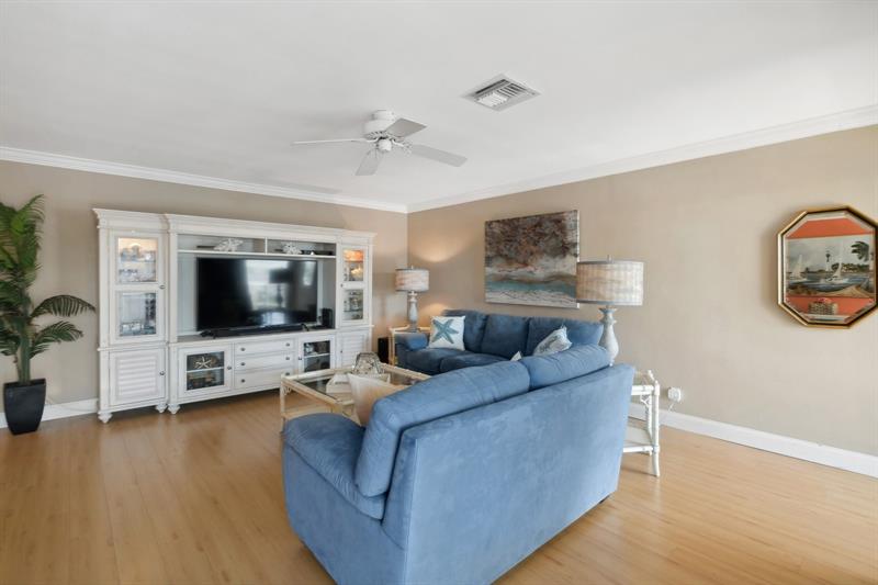 Image 19 of 31 For 2864 33rd Ct  202