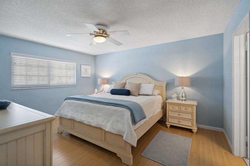 Image 21 of 31 For 2864 33rd Ct  202