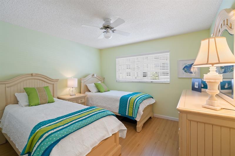 Image 23 of 31 For 2864 33rd Ct  202