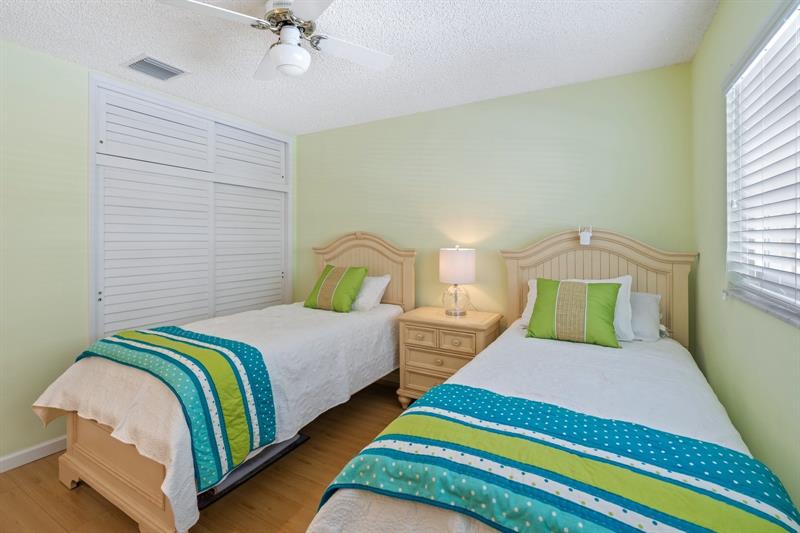 Image 24 of 31 For 2864 33rd Ct  202