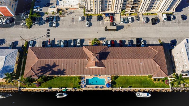 Image 4 of 31 For 2864 33rd Ct  202