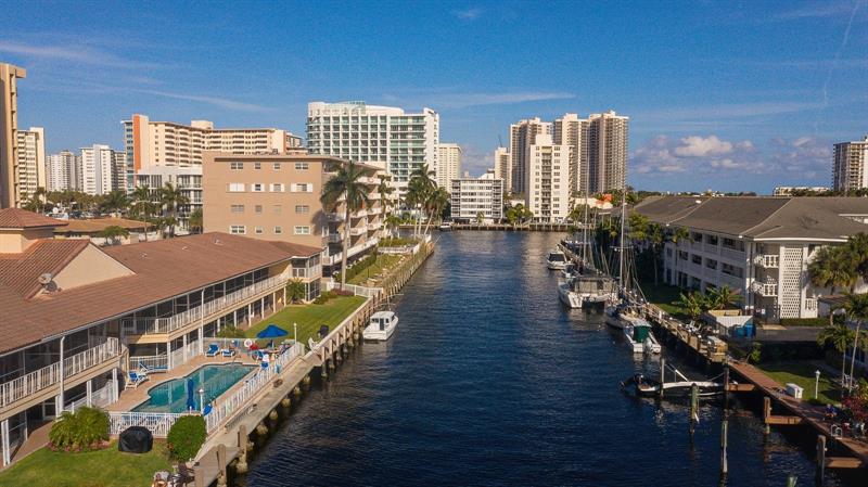 Image 5 of 31 For 2864 33rd Ct  202