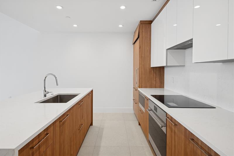 Image 13 of 28 For 153 Seebreeze Blvd  1003-s