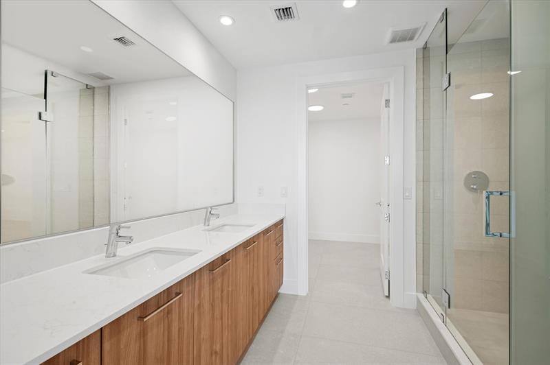 Image 22 of 28 For 153 Seebreeze Blvd  1003-s