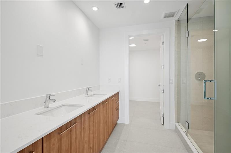 Image 23 of 28 For 153 Seebreeze Blvd  1003-s