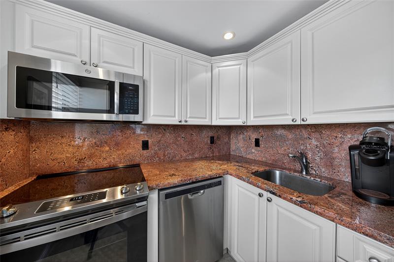 Image 12 of 58 For 710 Ocean Blvd  312