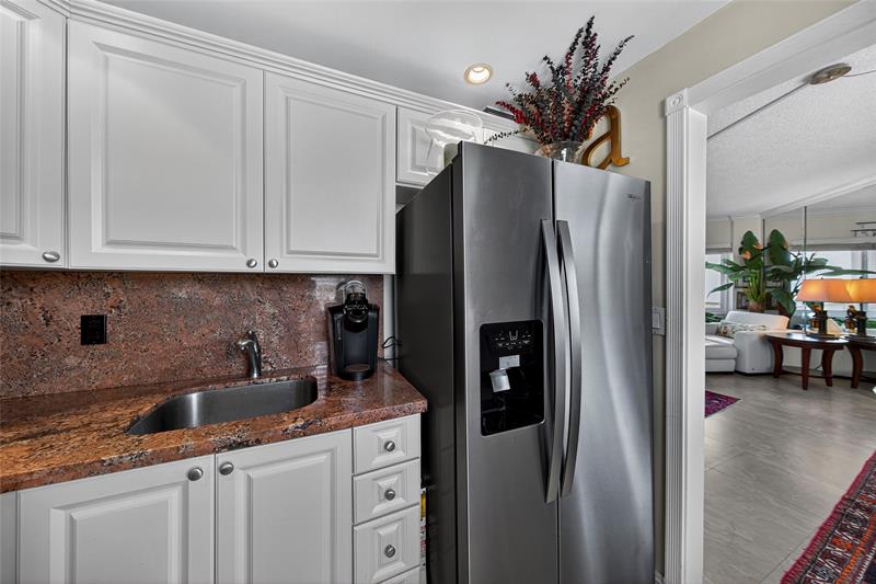 Image 14 of 58 For 710 Ocean Blvd  312