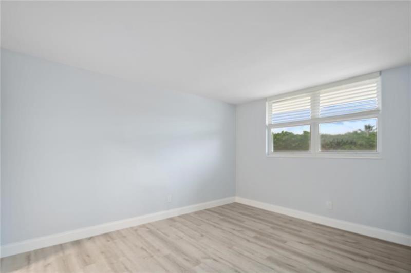 Image 17 of 31 For 2731 14th Street Cswy  232