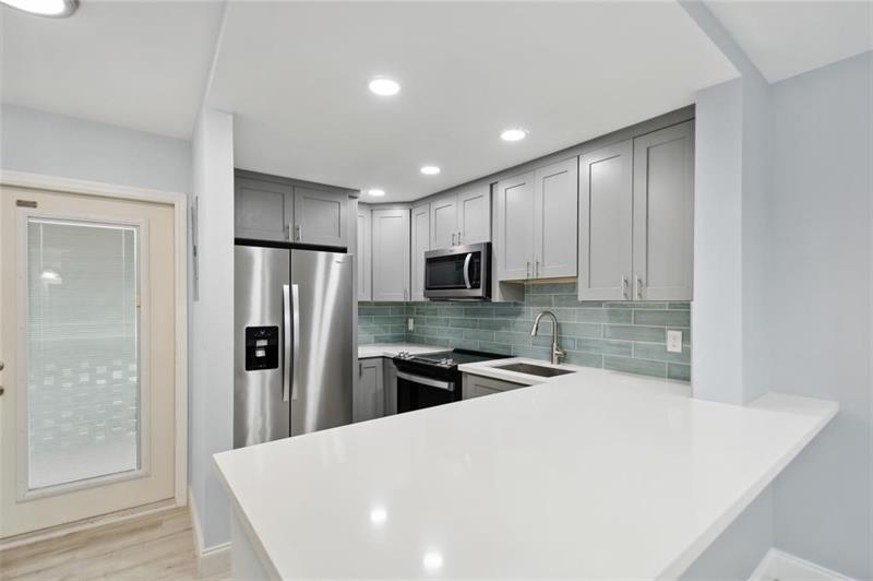 Image 8 of 31 For 2731 14th Street Cswy  232