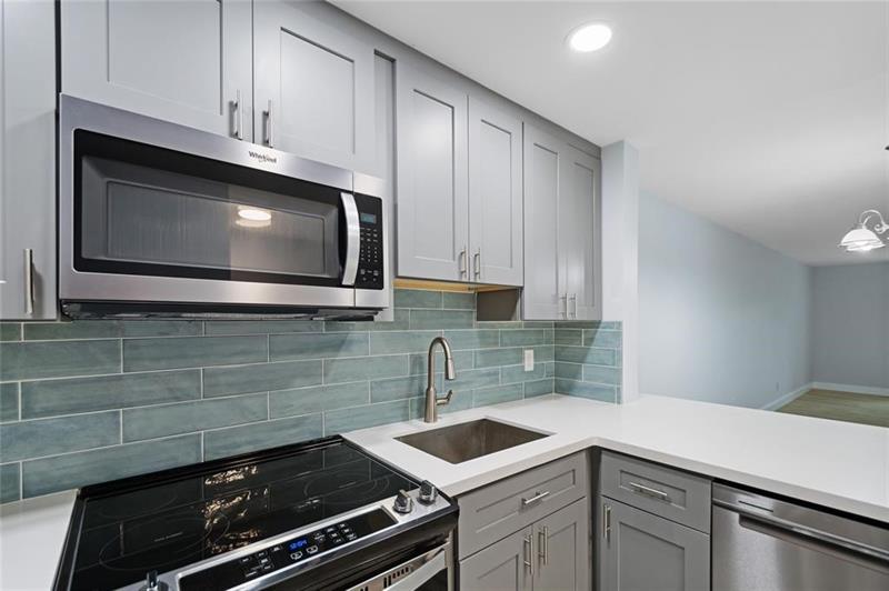 Image 9 of 31 For 2731 14th Street Cswy  232