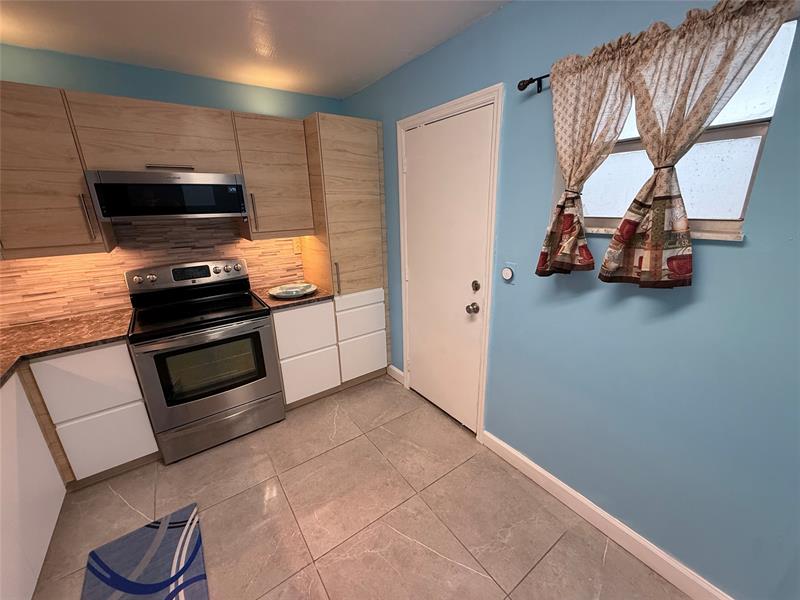 Image 3 of 14 For 410 68th Ave  420