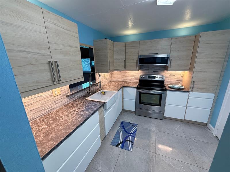 Image 4 of 14 For 410 68th Ave  420