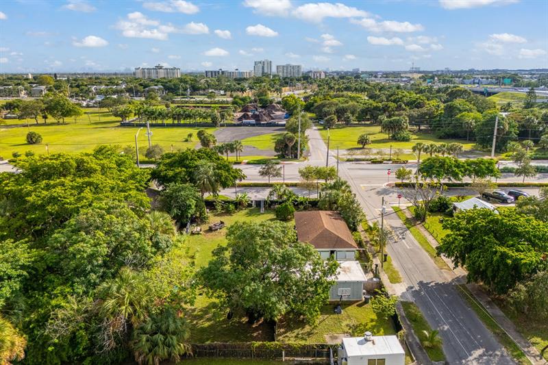 Image 4 of 6 For 823 3rd St  