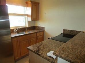 Image 5 of 11 For 924 2nd St  34