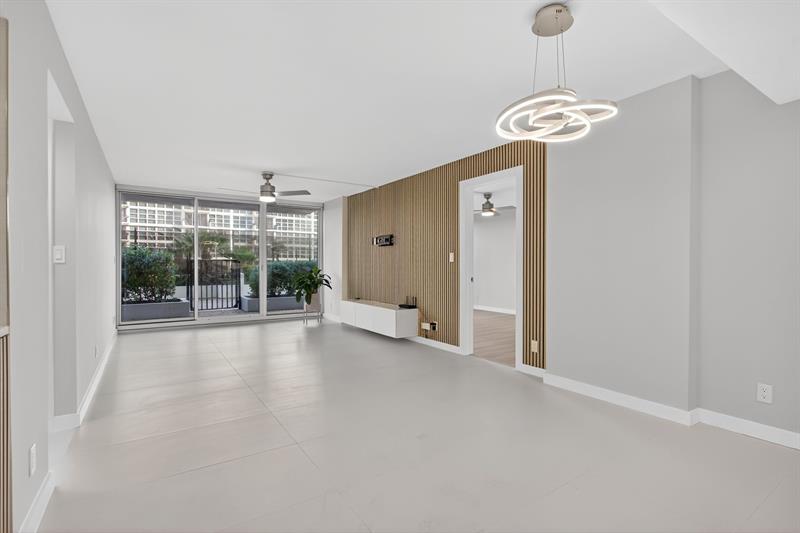 Image 10 of 44 For 525 Ocean Blvd  422