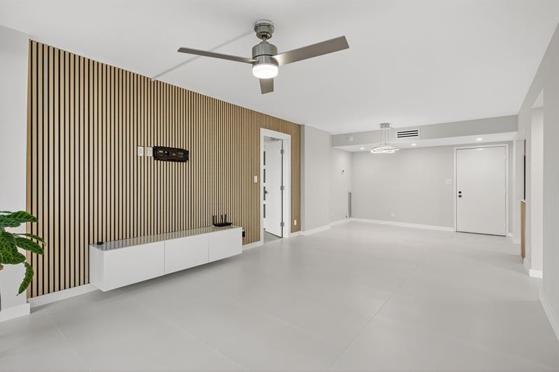 Image 11 of 44 For 525 Ocean Blvd  422