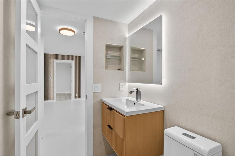 Image 12 of 44 For 525 Ocean Blvd  422