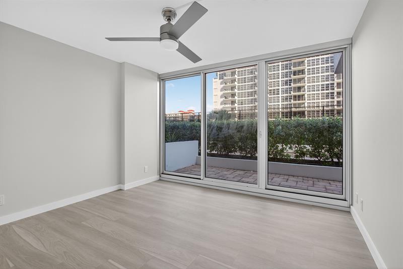 Image 14 of 44 For 525 Ocean Blvd  422