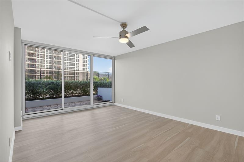 Image 20 of 44 For 525 Ocean Blvd  422