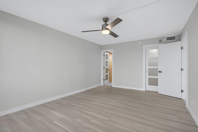 Image 21 of 44 For 525 Ocean Blvd  422