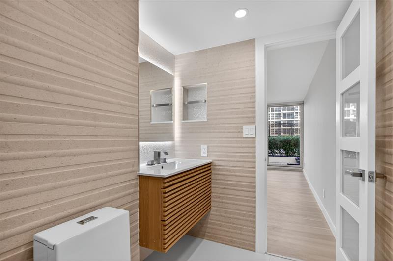 Image 24 of 44 For 525 Ocean Blvd  422