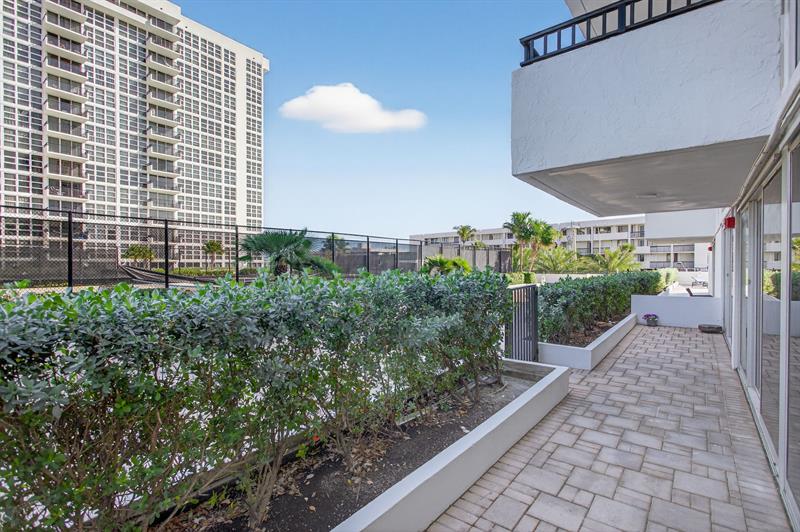 Image 26 of 44 For 525 Ocean Blvd  422