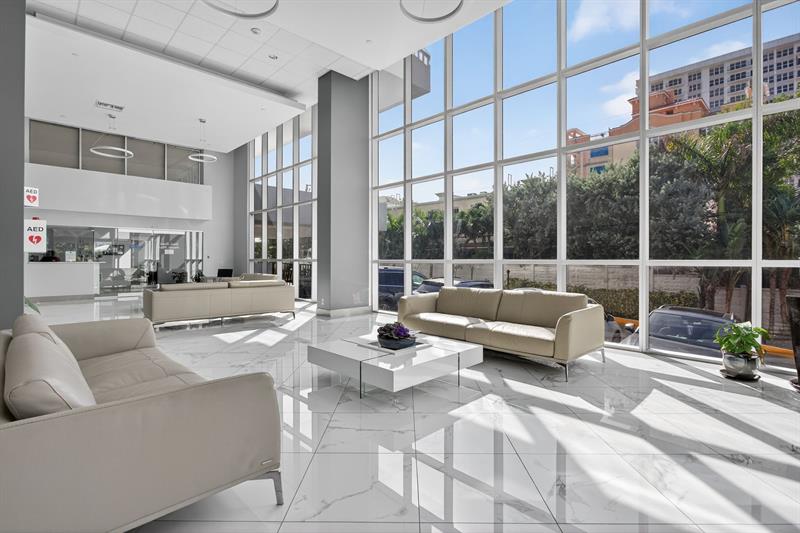 Image 28 of 44 For 525 Ocean Blvd  422