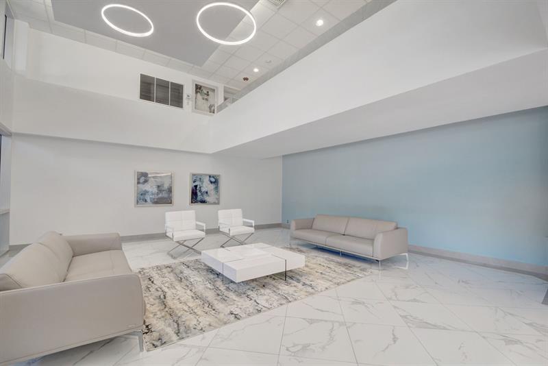 Image 30 of 44 For 525 Ocean Blvd  422